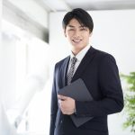 歯を白くして清潔感のある男に!