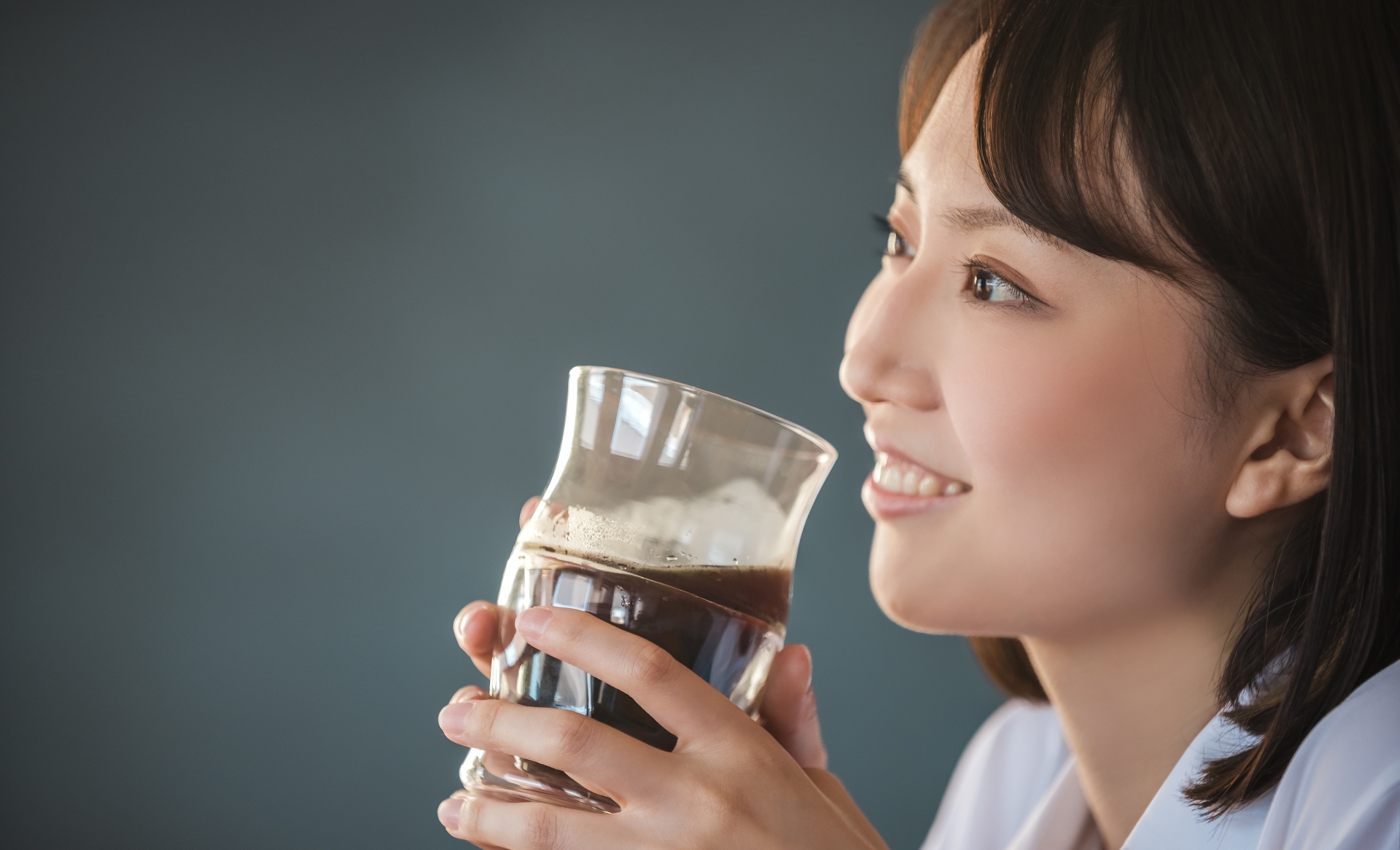 夏に気を付けたい食べ物は?ホワイトニング後の歯の黄ばみ対策